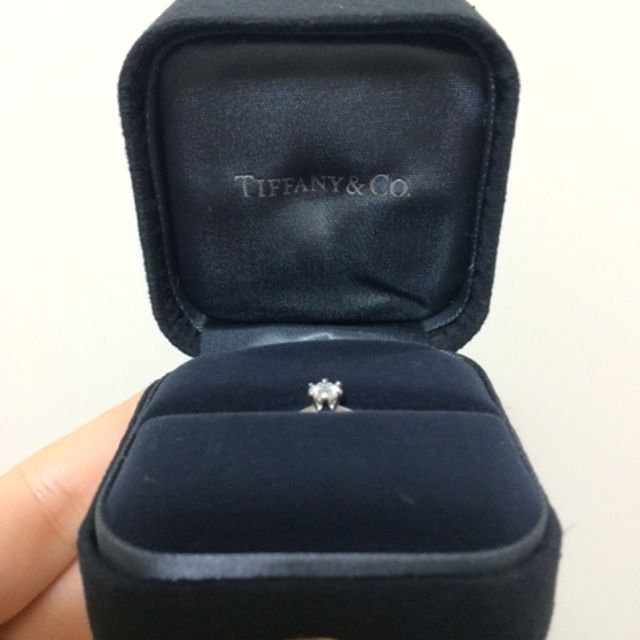 【ティファニー(Tiffany & Co.)の口コミ】 主人が下見して選んでくれました。輝きが眩いのとかなり重量感があるので…