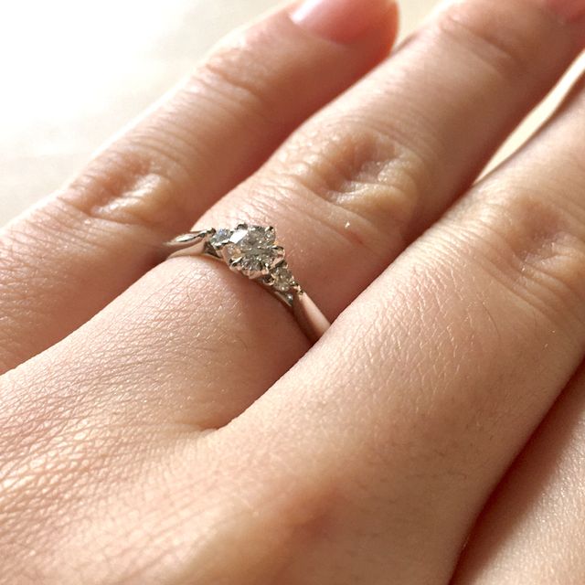 【銀座ダイヤモンドシライシの口コミ】 ブーケ　ロココという指輪です。横から見るとお花が咲いてるように見えま…