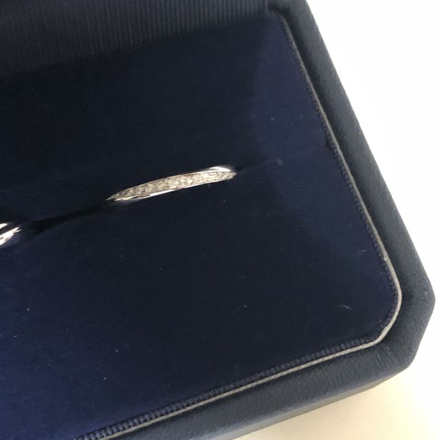 【銀座ダイヤモンドシライシの口コミ】 婚約指輪を用意しなかったので、結婚指輪はダイヤ多めで華やかなものにし…