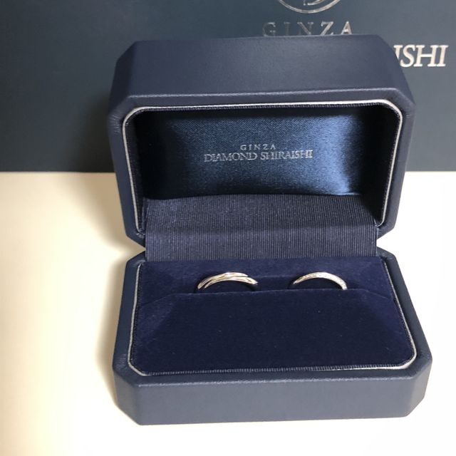 【銀座ダイヤモンドシライシの口コミ】 婚約指輪を用意しなかったので、結婚指輪はダイヤ多めで華やかなものにし…