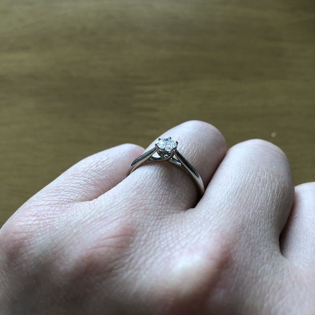 【銀座ダイヤモンドシライシの口コミ】 気に入ったデザインがあり、店員さんがおすすめしてくださった事もあり直…