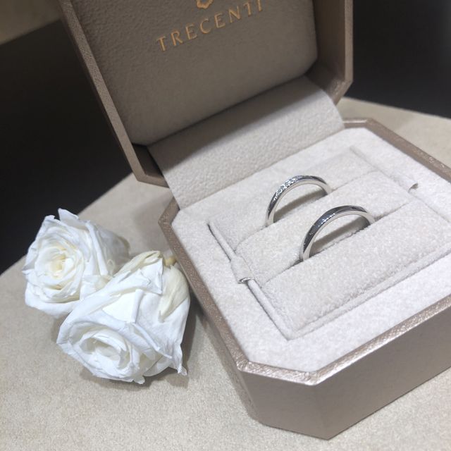 【TRECENTI(トレセンテ)の口コミ】 2人ともアニバーサリオのデザインで、斜めに宝石が光るので、どこから見て…