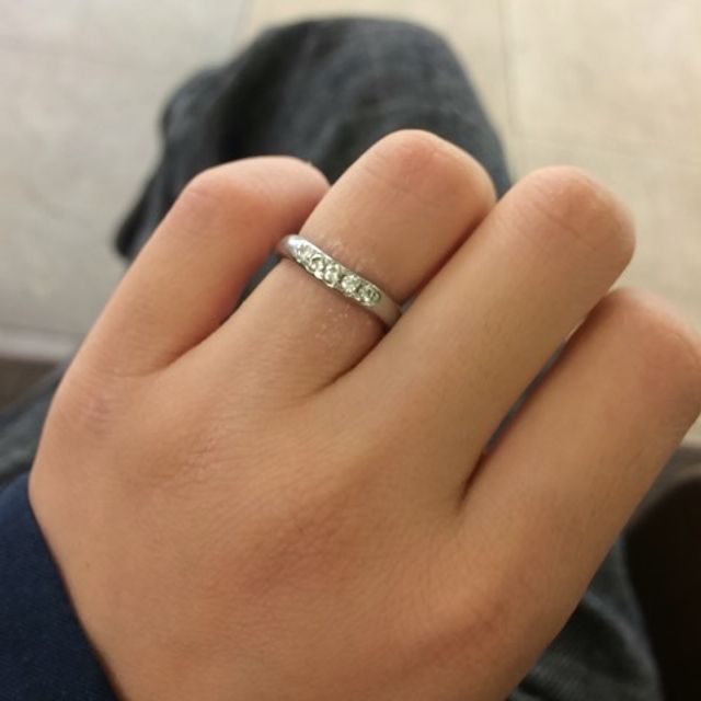 【ROYAL ASSCHER(ロイヤル・アッシャー)の口コミ】 こちらはダイヤの老舗ということで、本当にダイヤが白く美しいと思い決め…