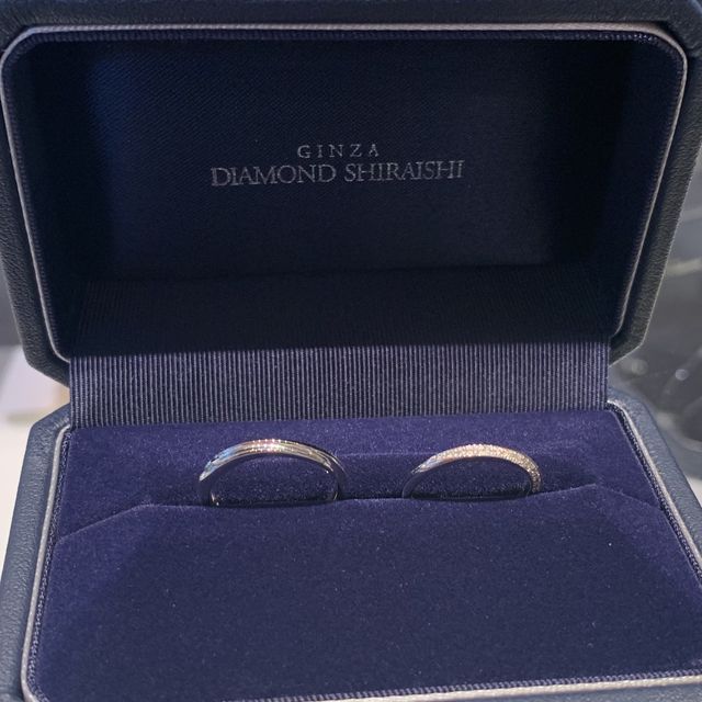 【銀座ダイヤモンドシライシの口コミ】 いろんなデザインの指輪を試着してみて、ブーケという種類が一番自分たち…