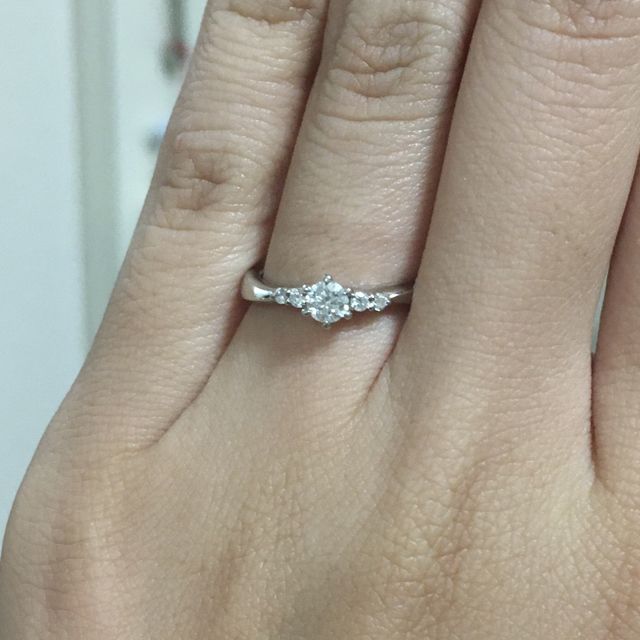 【4℃ BRIDAL(ヨンドシーブライダル)の口コミ】 まずは、ストレートタイプであることが自分にとっての第一条件でした。そ…