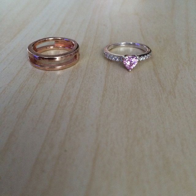 【フォリフォリ(Folli Follie)の口コミ】 フォリフォリが元々好きだったので、クリスマスの時期に婚約指輪として購…