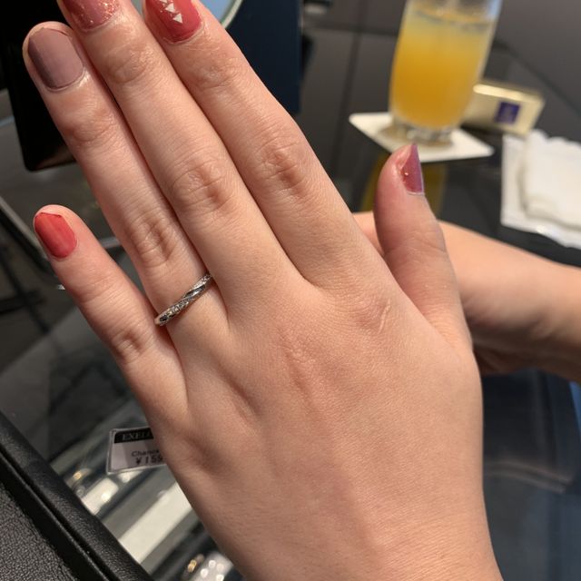 【エクセルコダイヤモンド(EXELCO DIAMOND)の口コミ】 ほかのお店のものもいくつも見たのですが、ダイヤモンドの輝きが群を抜い…