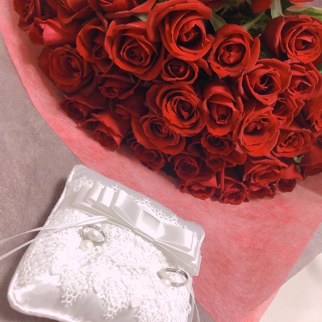 【ROYAL ASSCHER(ロイヤル・アッシャー)の口コミ】 店舗に入ると、目の前にロイアルアッシャーの指輪の写真がありとても綺麗…