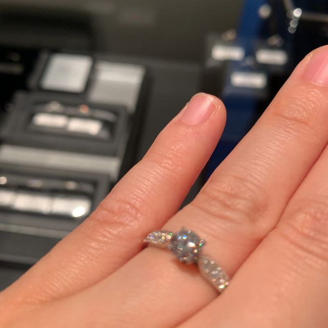 【エクセルコダイヤモンド(EXELCO DIAMOND)の口コミ】 ハーフエタニティは、メインのダイヤモンドはもちろんのこと、周りの小さ…