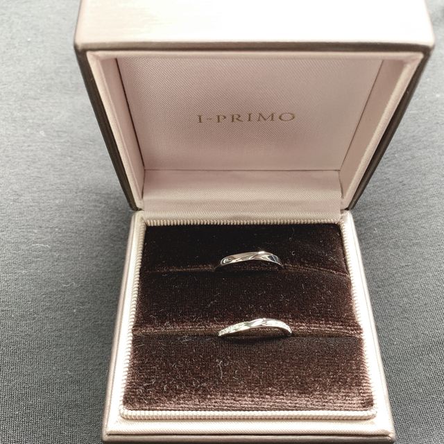 【アイプリモ(I-PRIMO)の口コミ】 婚約指輪のセットリングにするか迷いましたが、少し太めの可愛いデザイン…