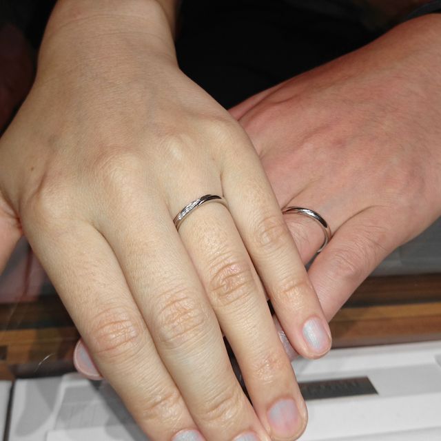 【銀座ダイヤモンドシライシの口コミ】 決め手はとにかく指につけて一番違和感がなくしっくりきたからです。
前か…