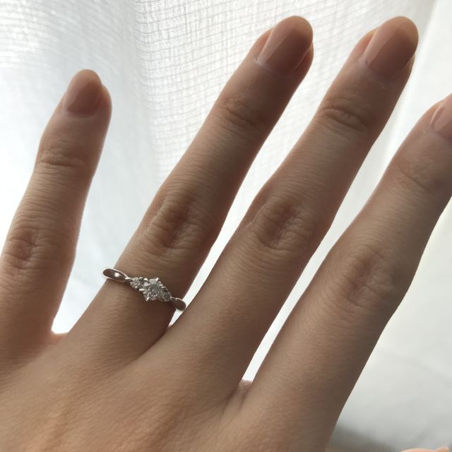 【銀座ダイヤモンドシライシの口コミ】 メレダイヤ付きのデザインで探していたところ、銀座ダイヤモンドシライシ…