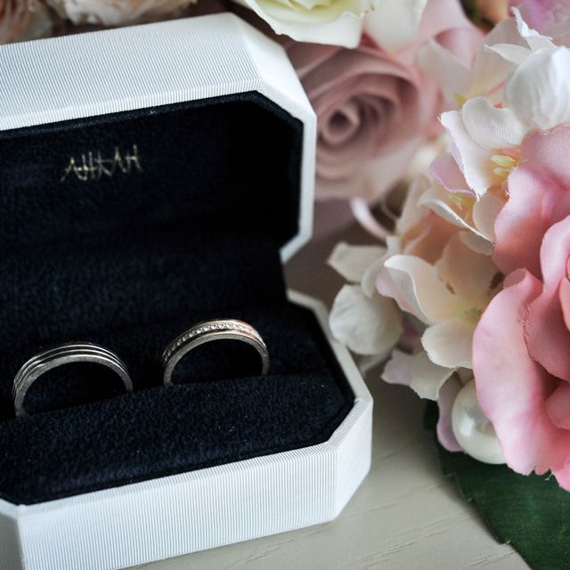 【AHKAH(アーカー)の口コミ】 つるつるの、プラチナリングが好きでなかったのでゴールドで検討中に出会…