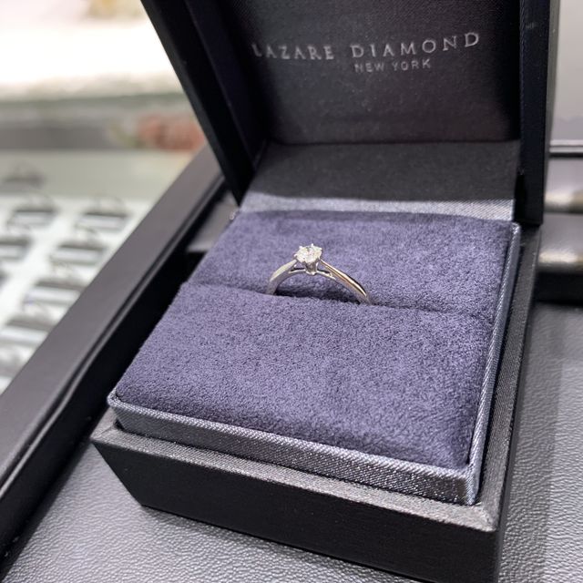 【ラザール ダイヤモンド(LAZARE DIAMOND)の口コミ】 いろんなタイプの指輪があり、その中で試着したところ一番自分のタイプの…