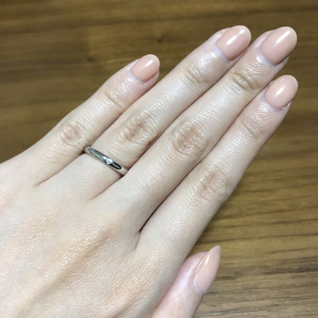 【銀座ダイヤモンドシライシの口コミ】 婚約指輪(同じく銀座ダイヤモンドシライシで購入したブーケロココ)と重ね…