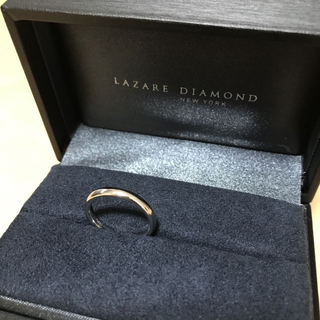 【ラザール ダイヤモンド(LAZARE DIAMOND)の口コミ】 　デザインはシンプルで洗練されています。とにかく付け心地が非常に良く…