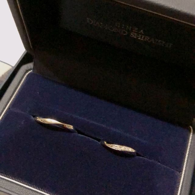 【銀座ダイヤモンドシライシの口コミ】 指輪の内側が緩やかなカーブをつけて作られており、とてもつけ心地が滑ら…