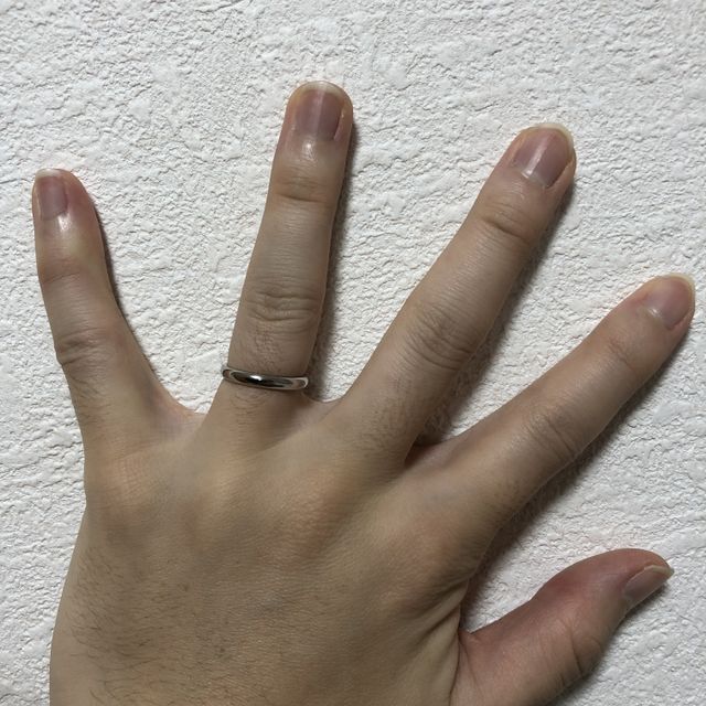 【銀座ダイヤモンドシライシの口コミ】 ウェーブだったり、ひねりが入っていたりするリングは嫌で、ストレートで…