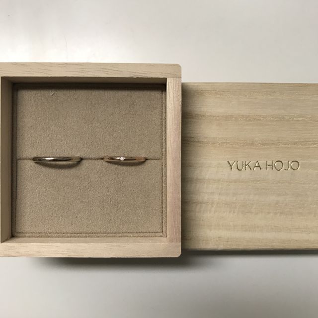 【YUKA HOJO(ユカホウジョウ)の口コミ】 結婚指輪のデザインは華奢でシンプルなものを探していました。そこで提案…