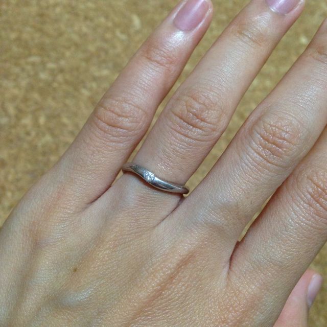 【TRECENTI(トレセンテ)の口コミ】 双子ダイヤといい、一つのダイヤを二つに分けて、それぞれの結婚指輪に埋…