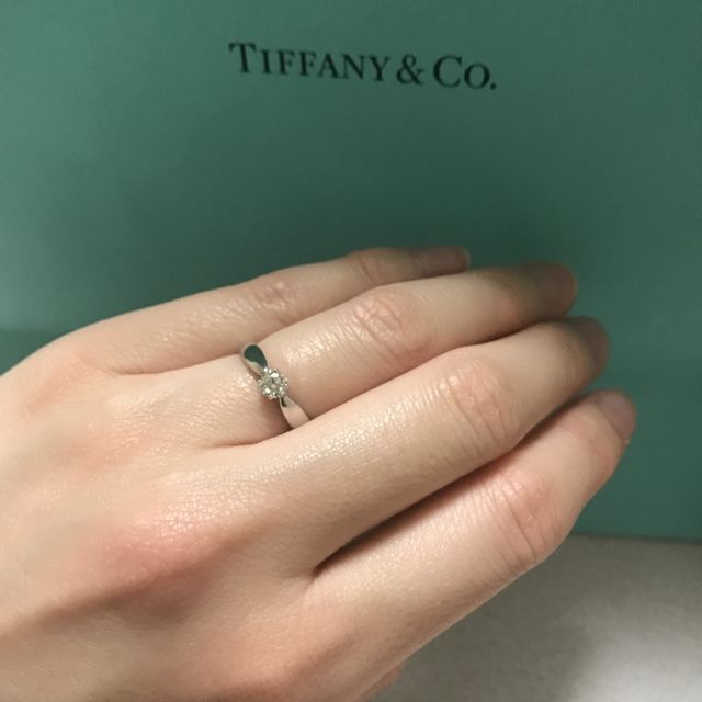 【ティファニー(Tiffany & Co.)の口コミ】 婚約指輪を日常使いしたかった‼︎爪が気にならないタイプでプラチナ部分も…