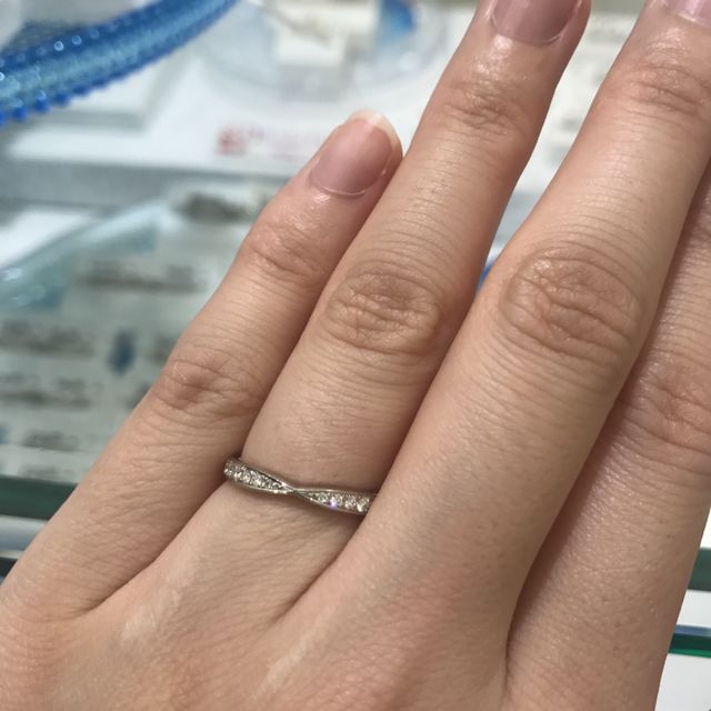 【EYE JEWELRY UMAKI(アイジュエリー ウマキ)の口コミ】 某ブランドの人気デザインによく似ている。プラチナでダイヤモンドも大き…