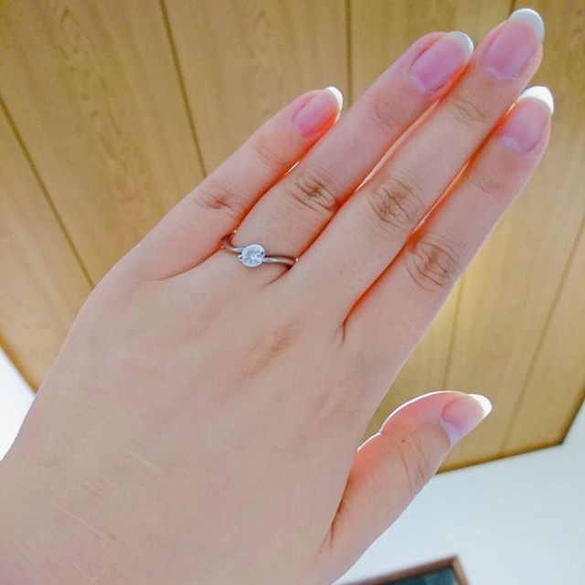 【SUEHIRO(スエヒロ)の口コミ】 予算10万円で、デザインは爪が引っかからないこと、婚約指輪らしく石が主…