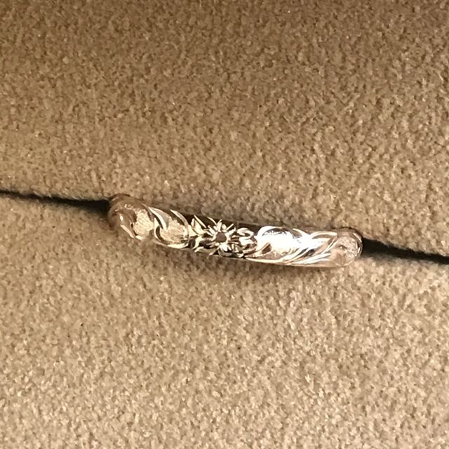 【Makana(マカナ)の口コミ】 波、花の刻印がとても可愛く購入する決め手となりました。とても可愛いで…