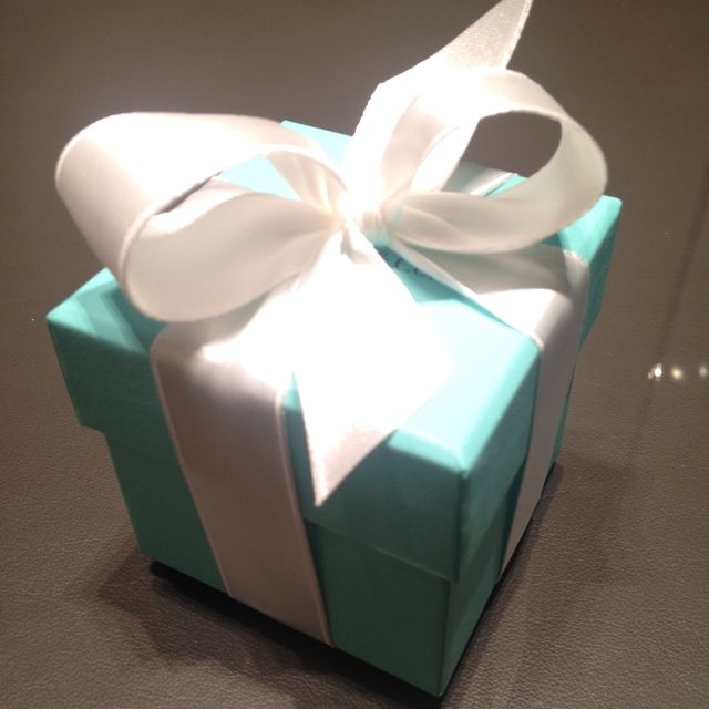 【ティファニー(Tiffany & Co.)の口コミ】 昔から婚約指輪は絶対ティファニーと決めていたから。さらに、選んだ指輪…