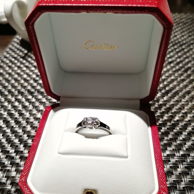 【カルティエ(Cartier)の口コミ】 TiffanyとCartierを見に行き、悩んでいました。Cartierに見に行った時、最…