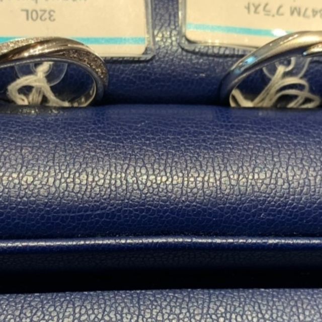 【銀座ダイヤモンドシライシの口コミ】 約300種類とデザインが豊富なところです。初めて結婚指輪を見に行った最初…