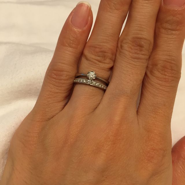 【TRECENTI(トレセンテ)の口コミ】 結婚指輪は双子ダイヤモンドです。男性は内側に、女性は表側に。このデザ…
