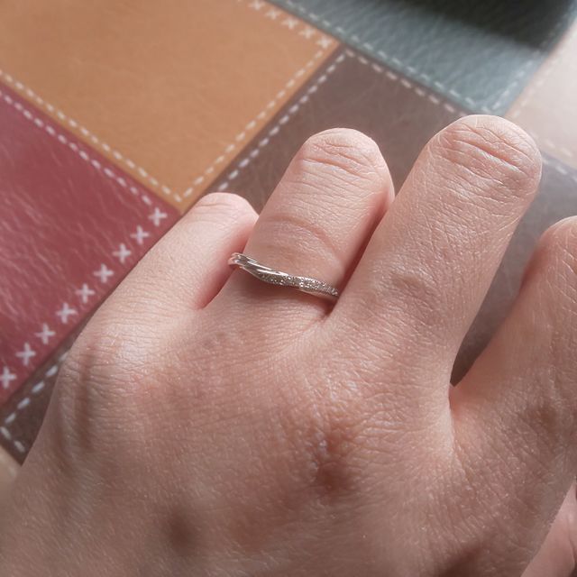 【銀座ダイヤモンドシライシの口コミ】 事前に調べていた段階からデザインに一目惚れし、実際に店舗にて試着をさ…