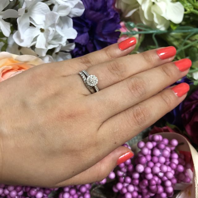 【ラザール ダイヤモンド(LAZARE DIAMOND)の口コミ】 ネット検索をしてから指輪街を何軒か見に行って、自分が好きなデザインは…