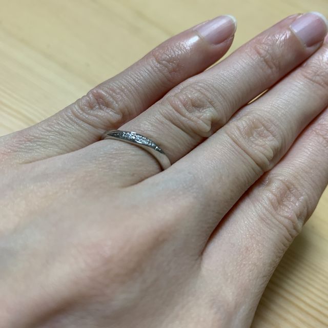 【銀座ダイヤモンドシライシの口コミ】 彼とお揃いのデザインのものを探していたので、一目でお揃いだとわかるこ…