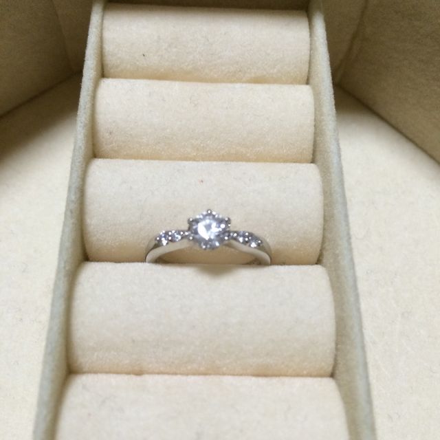 【アイプリモ(I-PRIMO)の口コミ】 色々なデザインがあるのでかなり迷いましたが、こちらのデザインは横の小…