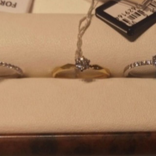 【JKPLANET(JKプラネット)の口コミ】 ゴールドで華奢な指輪を探していました。何店舗かまわり、サイドに石が並…