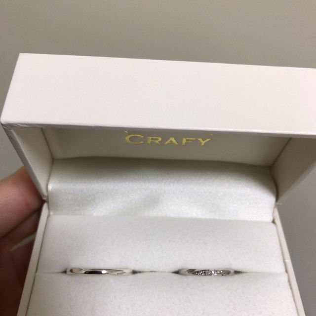 【CRAFY(クラフィ)の口コミ】 主人はアクセサリーを身につけるのが好きではない為、主人の指輪は、結婚…