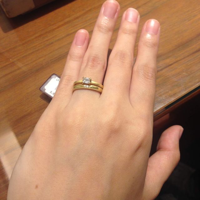 【ORECCHIO(オレッキオ)の口コミ】 暇つぶしに見た冊子に載っていて、婚約指輪の珍しいダイヤの形に一目惚れ…