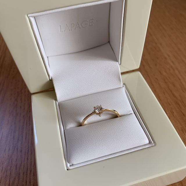 【LAPAGE(ラパージュ)の口コミ】 南十字星という名前の指輪です。星が好きな私にぴったりの指輪でした。一…