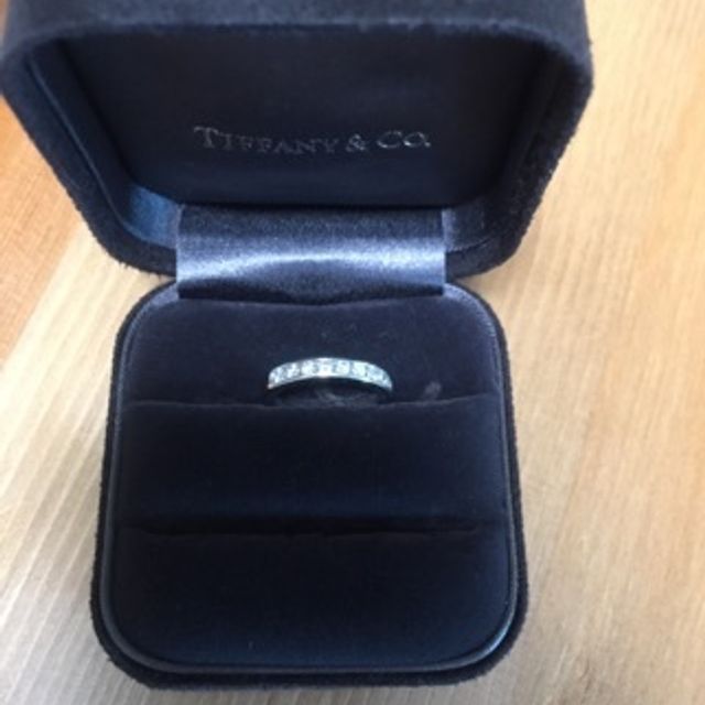 【ティファニー(Tiffany & Co.)の口コミ】 婚約指輪を兼ねての結婚指輪だったので、ちょっとだけ豪華なものにしたい…