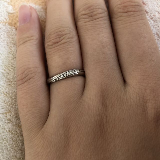 【4℃ BRIDAL(ヨンドシーブライダル)の口コミ】 デザインとワンポイントがあるかで決めました。
旦那さんはマットのワンポ…