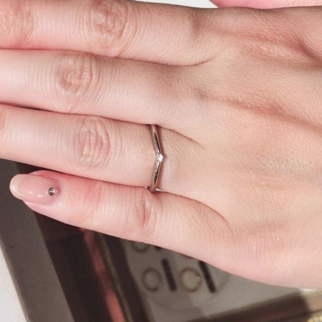 【ケイウノ ブライダル(K.UNO BRIDAL)の口コミ】 シンプルさが重要だと考えたので既製品のリングのフォルムをベースにアレ…