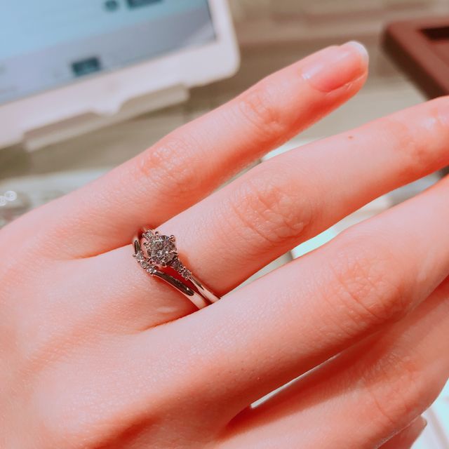 【アイプリモ(I-PRIMO)の口コミ】 指輪は細くて綺麗で良かったですが、好みのものを2つ合わせると違和感があ…