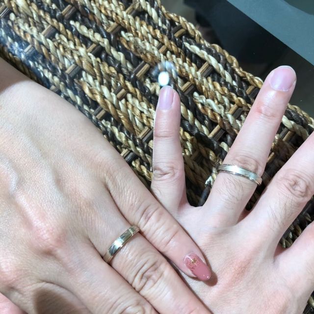 【杢目金屋(もくめがねや)の口コミ】 色の違う金属を選んで組み合わせて職人さんが一本一本指輪のベースを作っ…