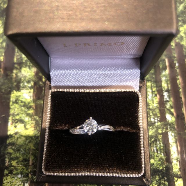 【アイプリモ(I-PRIMO)の口コミ】 シンプルすぎず派手すぎずの
指輪探し、、、
第一印象がこの指輪でした。
…