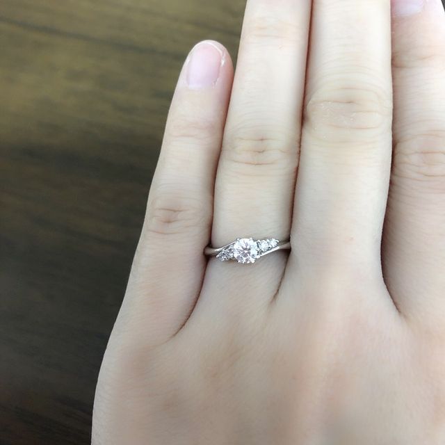 【ラザール ダイヤモンド(LAZARE DIAMOND)の口コミ】 色々な指輪の台座を試せるので、たくさん試着をしました。
初めはほかのデ…