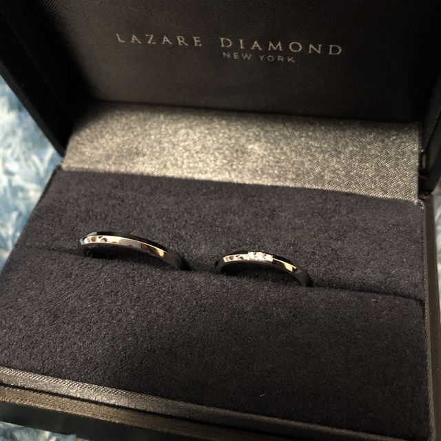 【ラザール ダイヤモンド(LAZARE DIAMOND)の口コミ】 シンプルかつデザイン性があるものを探していました。
ハウストンの直線的…