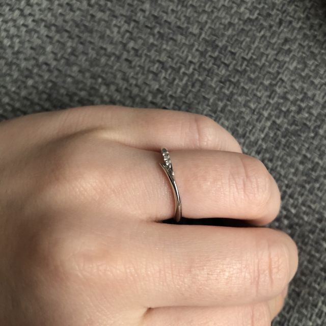 【アイプリモ(I-PRIMO)の口コミ】 細身で流れるようなデザインが気に入り選びました。
店舗でサイズをはかっ…