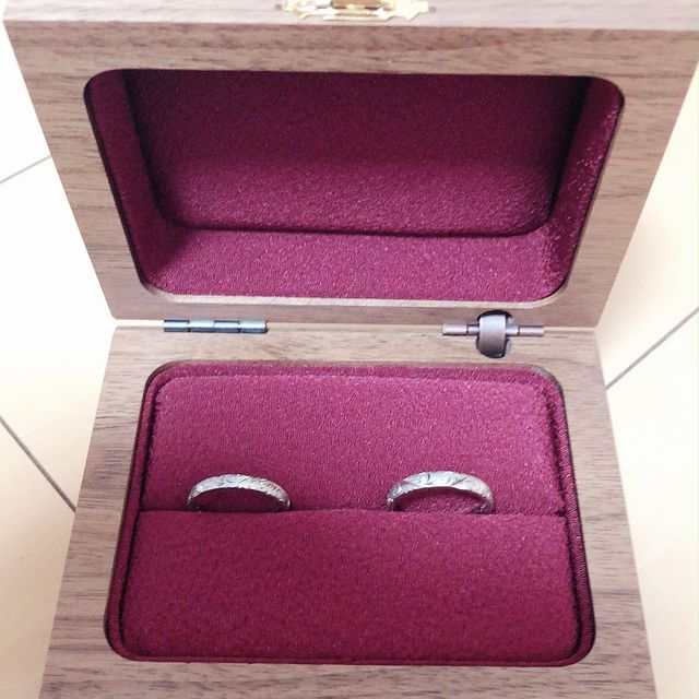 【MIORING(ミオリング)の口コミ】 指輪のデザインが気に入った為購入しました。
付けているときにダイヤが入…